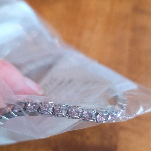 Touchstone Crystal June Birthstone Stretch Bracelet- Light Amethyst - Picture 3 of 6